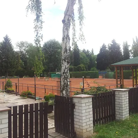 Tenis Гостевой дом Подебрады